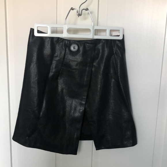 Faux leather wrap skirt - Picture 3 of 7